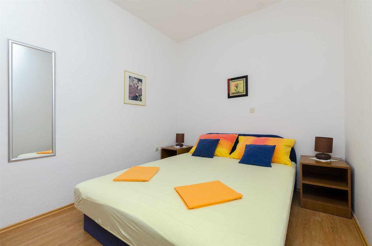 Apartments Zdenka Omis Bagian luar foto